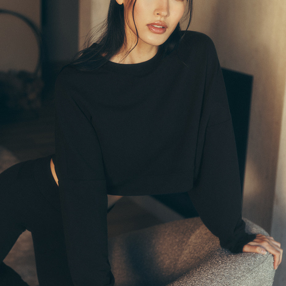 Cropped Sway Crew Neck Pullover - Black