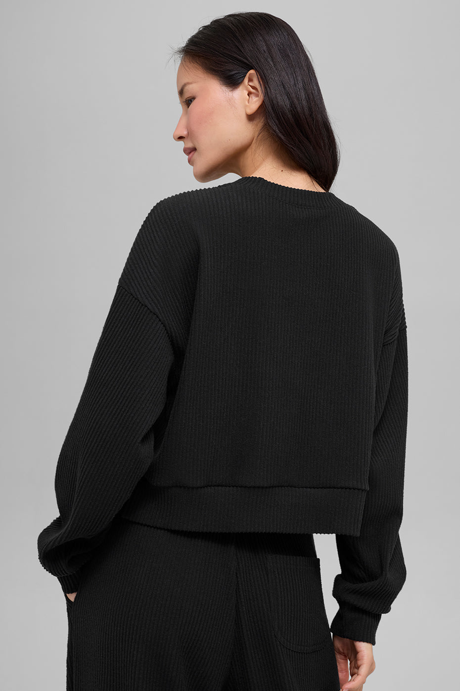 Muse Crew Neck Pullover - Black