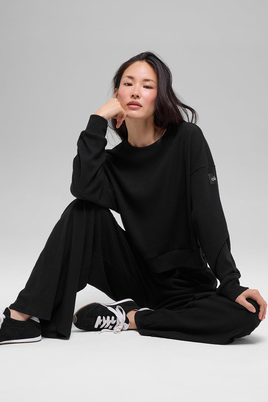 Muse Crew Neck Pullover - Black