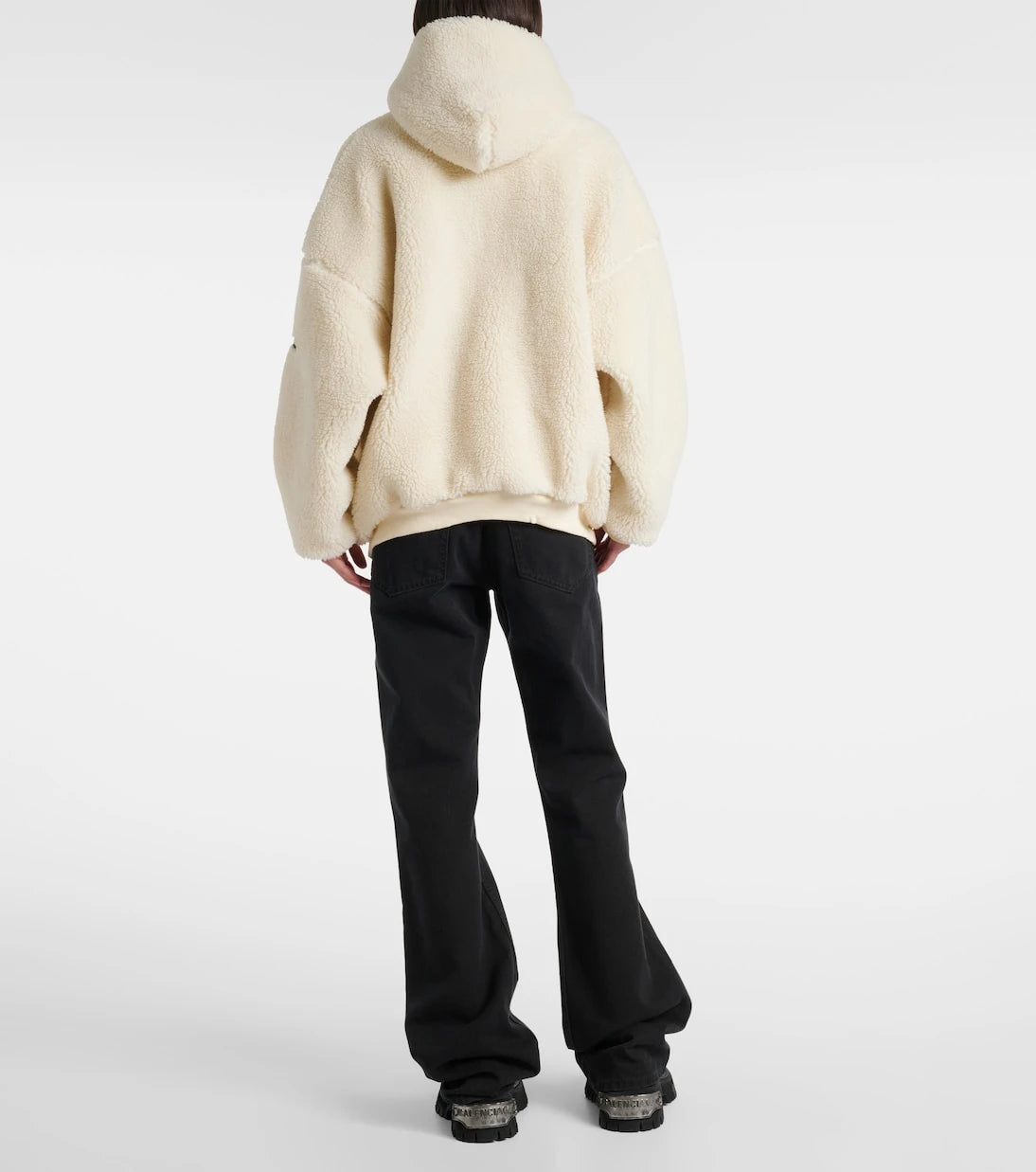Balenciaga - سترة بغطاء رأس من الفرو الصناعي المحاكي لجلد الغنم