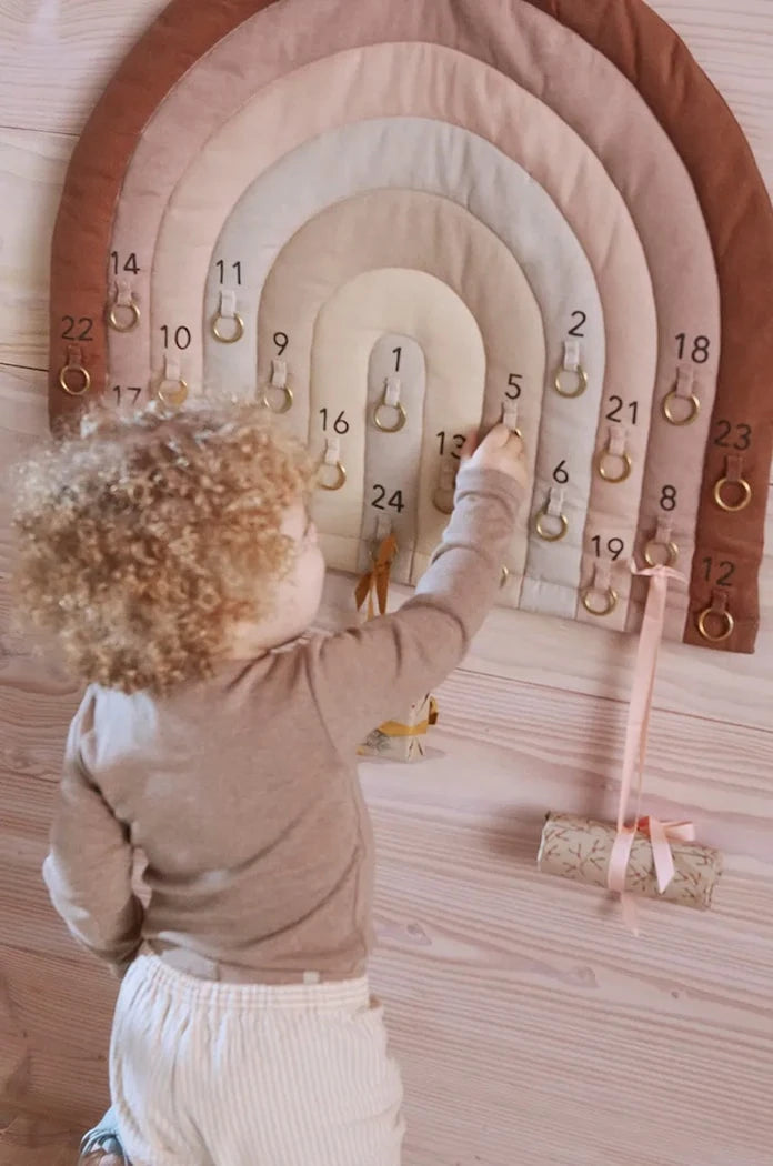 Çocuklar için Advent takvimi OYOY Rainbow Christmas Calendar