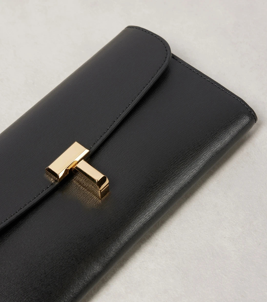 Toteme - T-Lock leather wallet