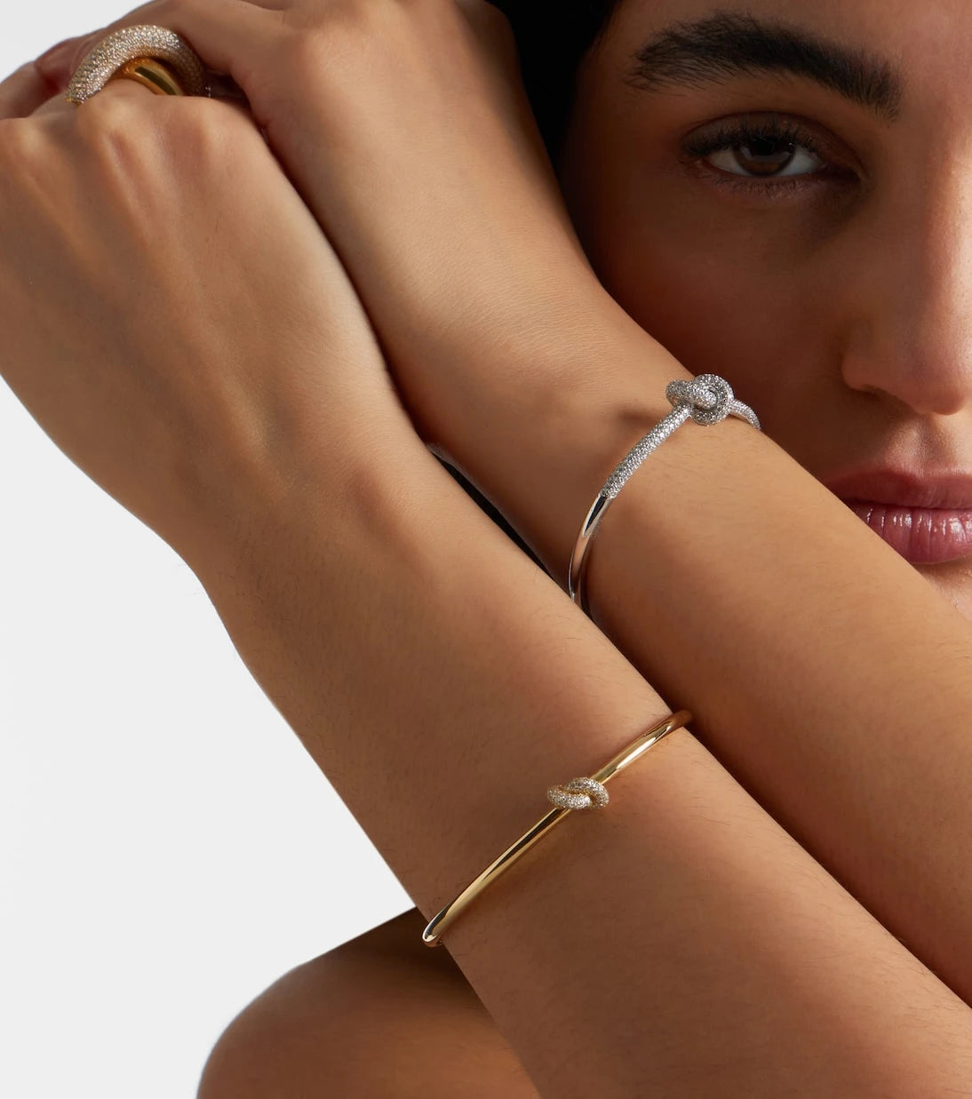 Engelbert - Legacy Knot 18kt gold bangle with diamonds