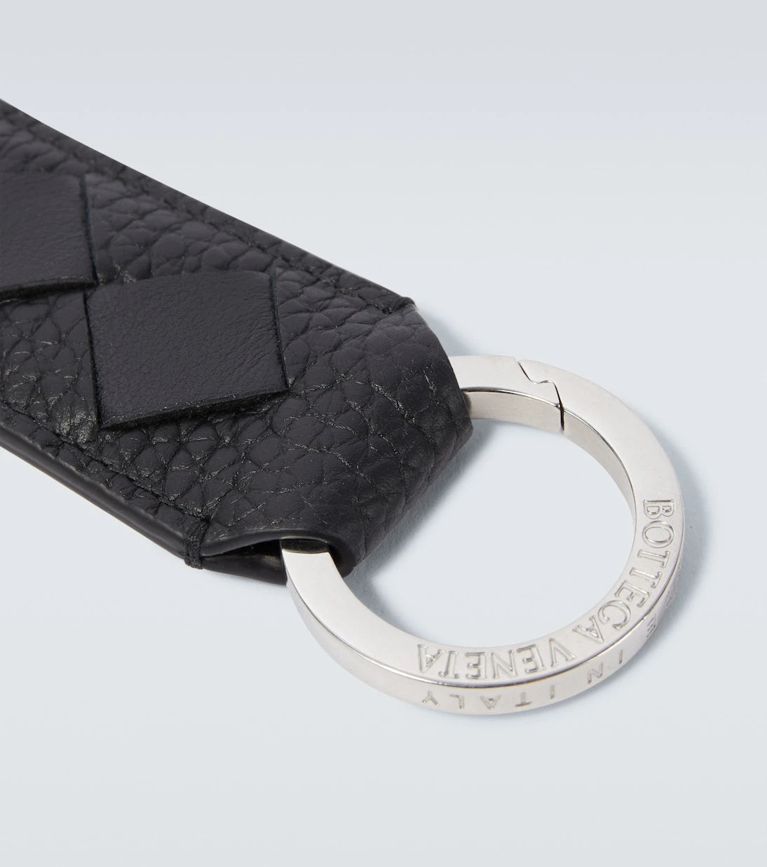 Bottega Veneta - سلسلة مفاتيح من جلد أنتريتشاتو