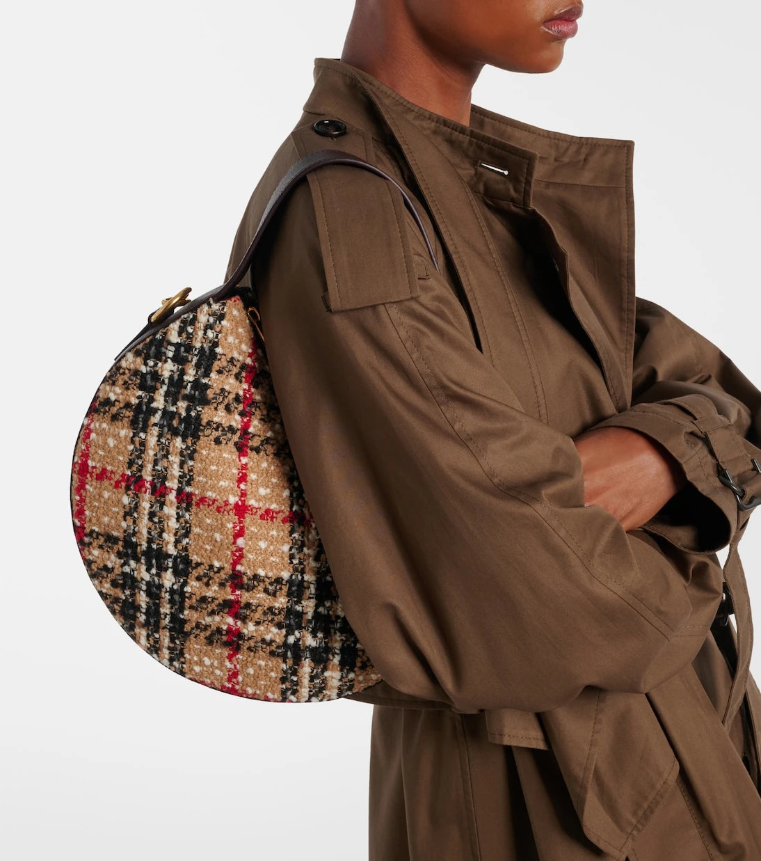 Burberry - حقيبة كتف Knight Arc من البوكلي المزدان بالجلد