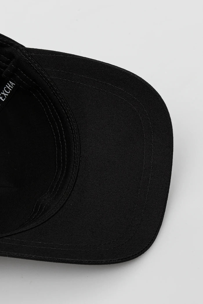Памучна шапка с козирка Armani Exchange