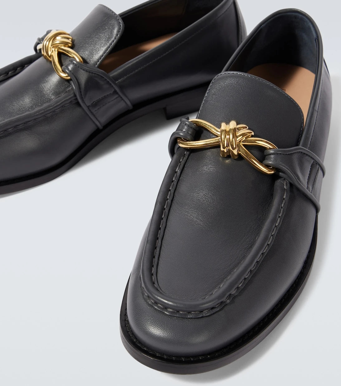 Bottega Veneta - حذاء لوفرز أستير نوت الجلدي