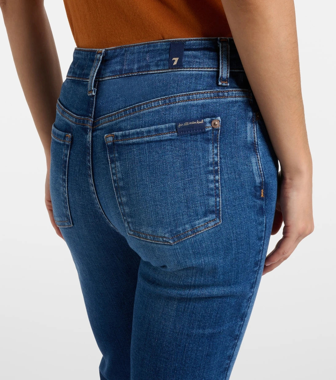 7 For All Mankind - بنطلون جينز بقصة ضيقة واسعة من الأسفل (Leggy bootcut jeans)