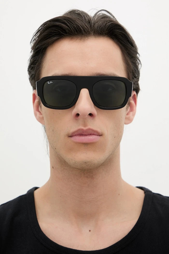 Ray-Ban güneş gözlüğü