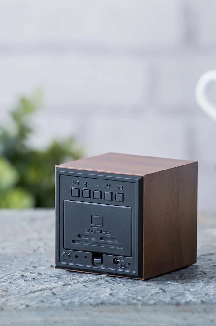 Gingko Design Cube Click Clock Masa Saati