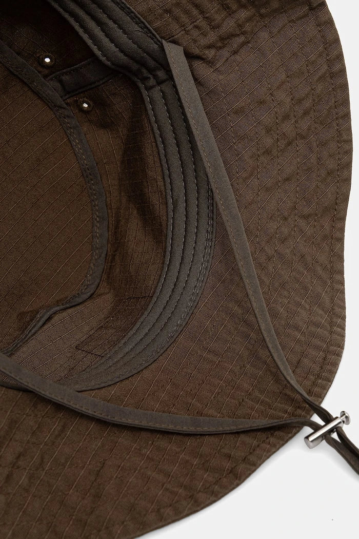 Памучна капела Levi's SUMMER DRAWSTRING BUCKET HAT