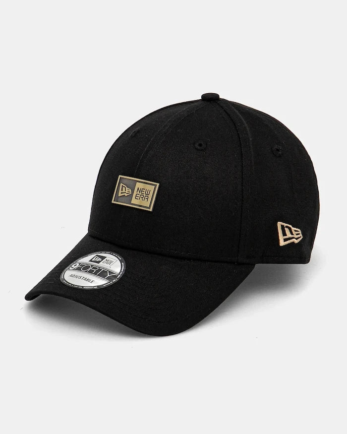 Памучна шапка с козирка New Era NE BADGE 940