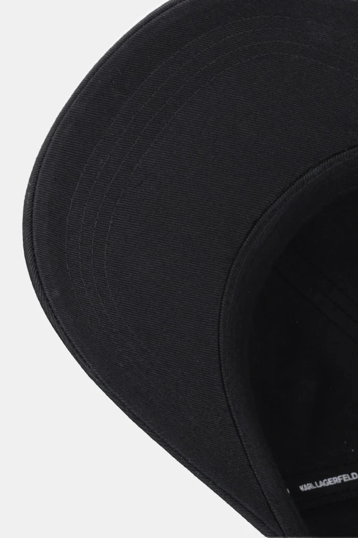 Памучна шапка с козирка Karl Lagerfeld IKON