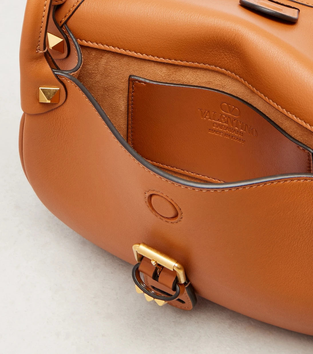 Valentino Garavani - Flaneuse Rockstud Medium leather crossbody bag