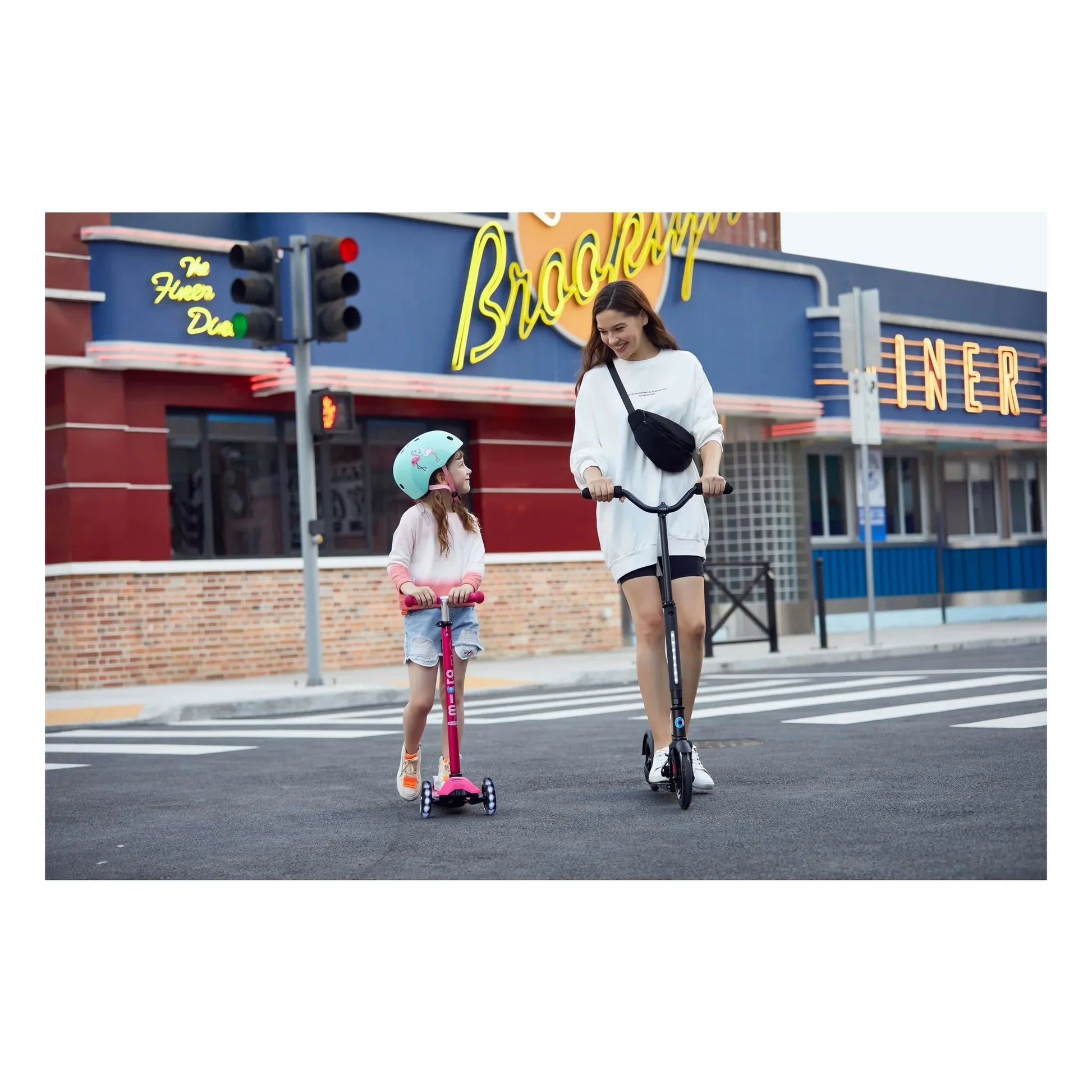 Micro - Maxi LED scooter | Fuchsia