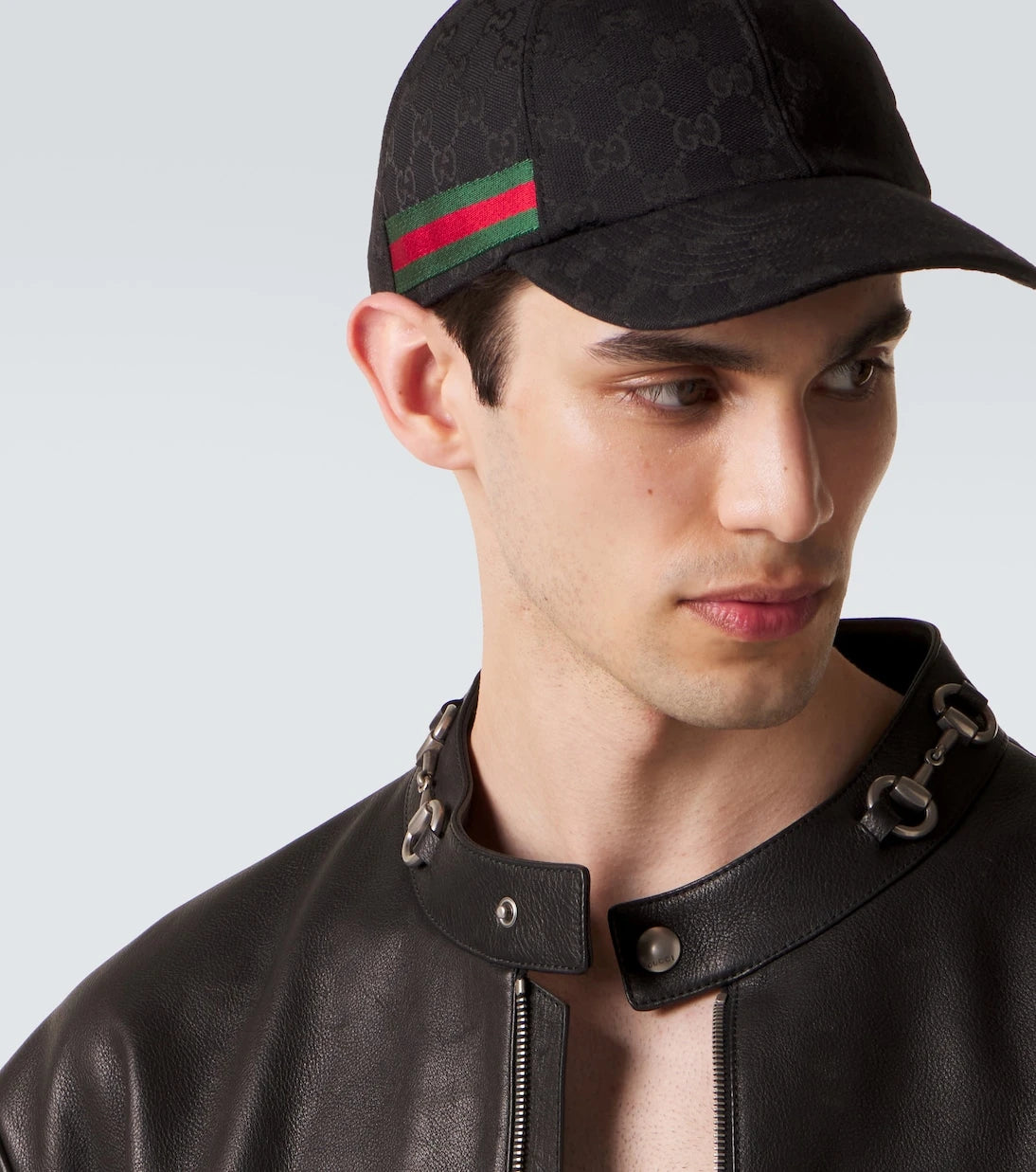 Gucci - قبعة بيسبول من قماش GG ويب سترايب