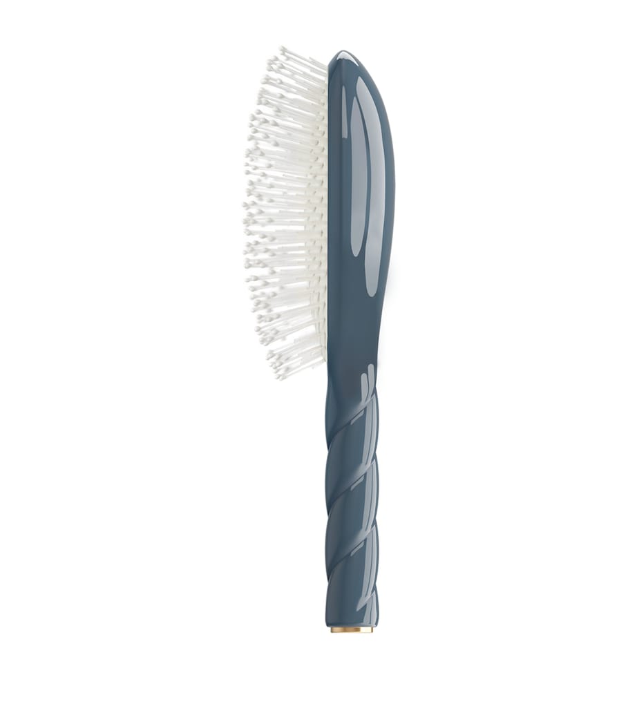 N.04 The Miracle Detangling Scalp Brush