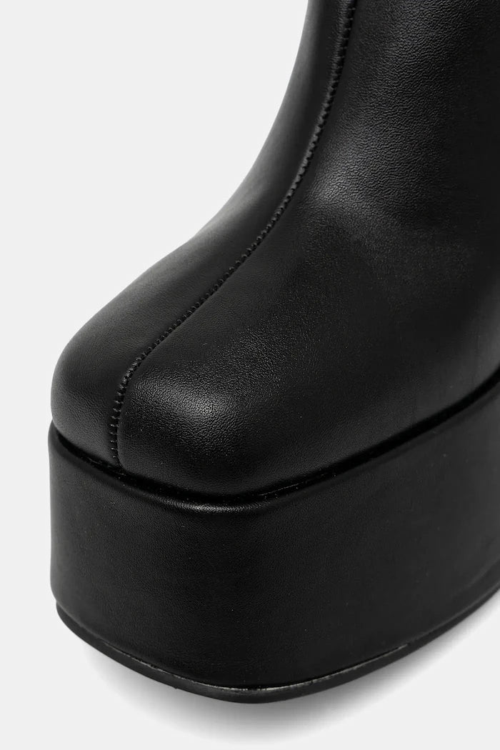 Koi Footwear Natron Bot
