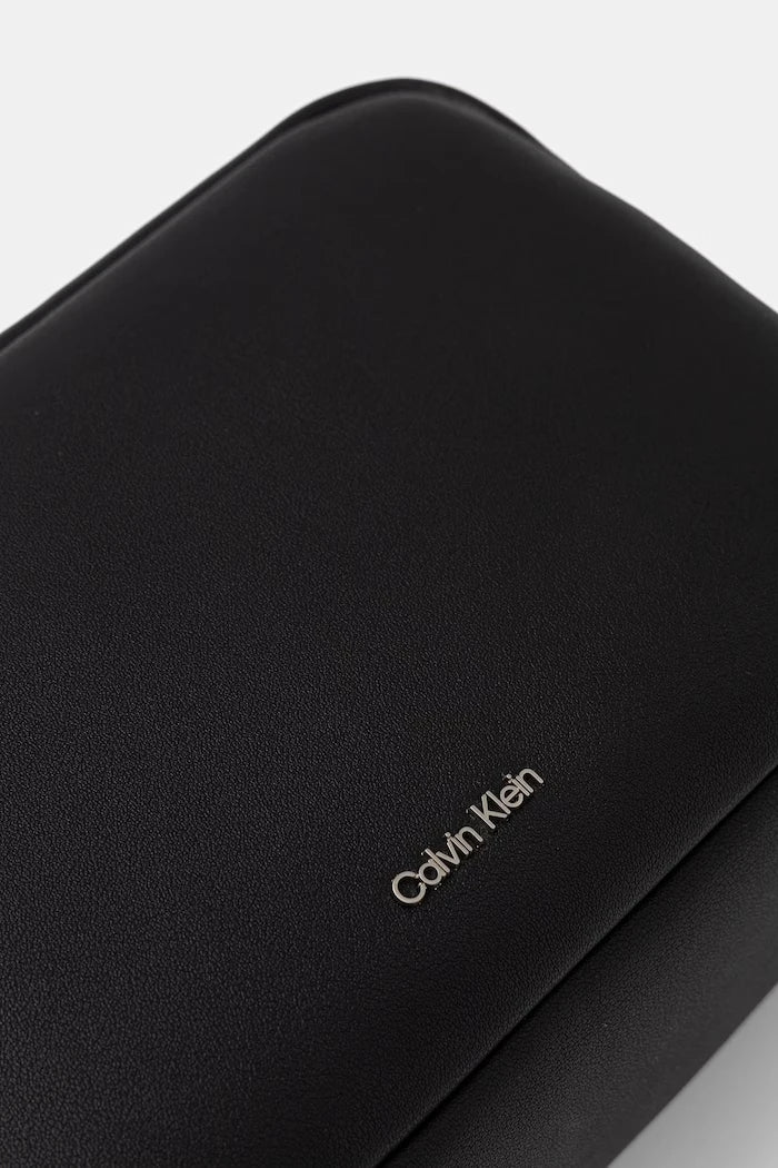 Calvin Klein erkek kozmetik çantası