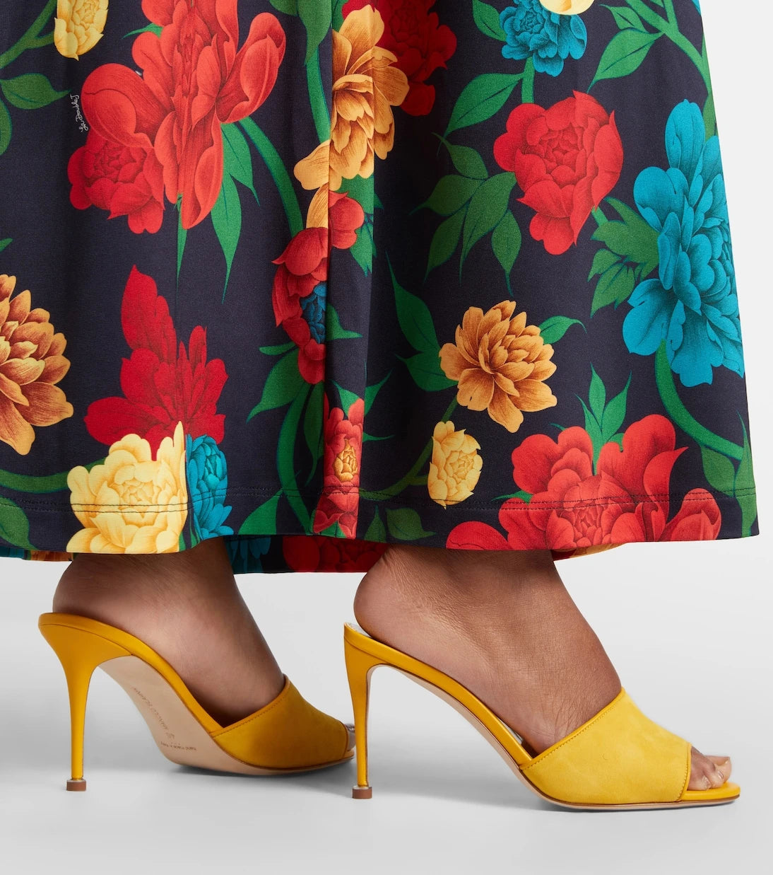 Manolo Blahnik - Larache 90 suede mules