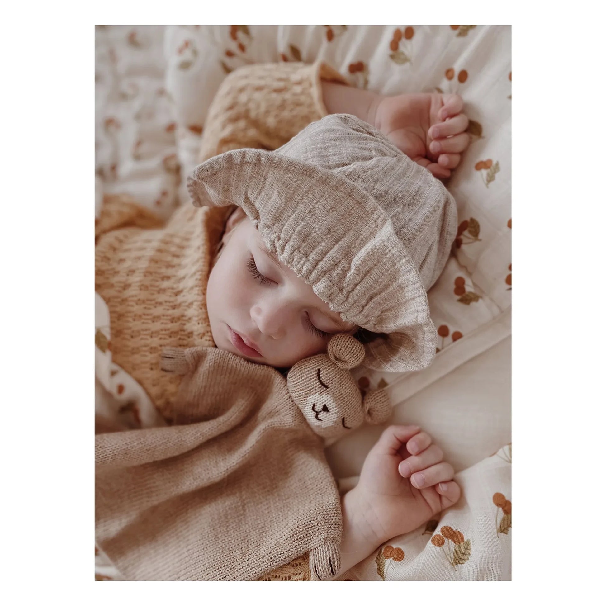Main Sauvage - Flat Teddy Bear | Sand