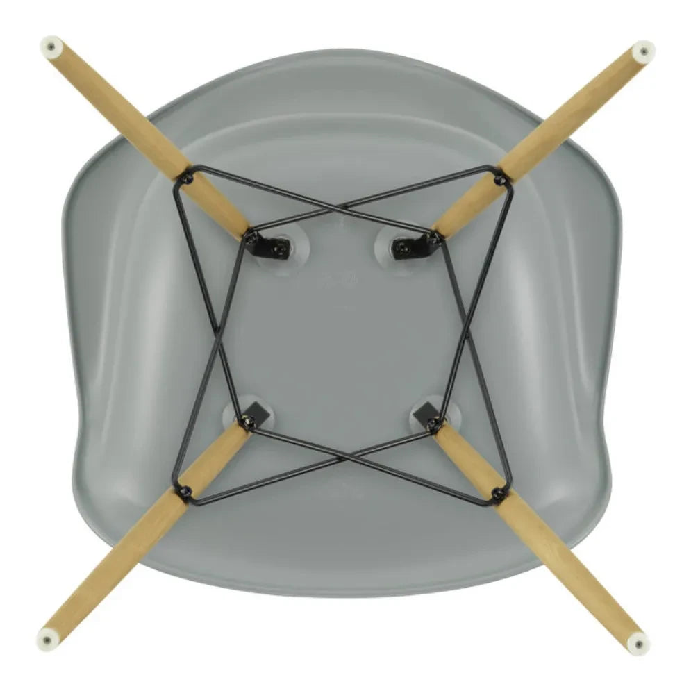 Vitra - DAW chair - maple base - Charles &amp; Ray Eames | Light grey