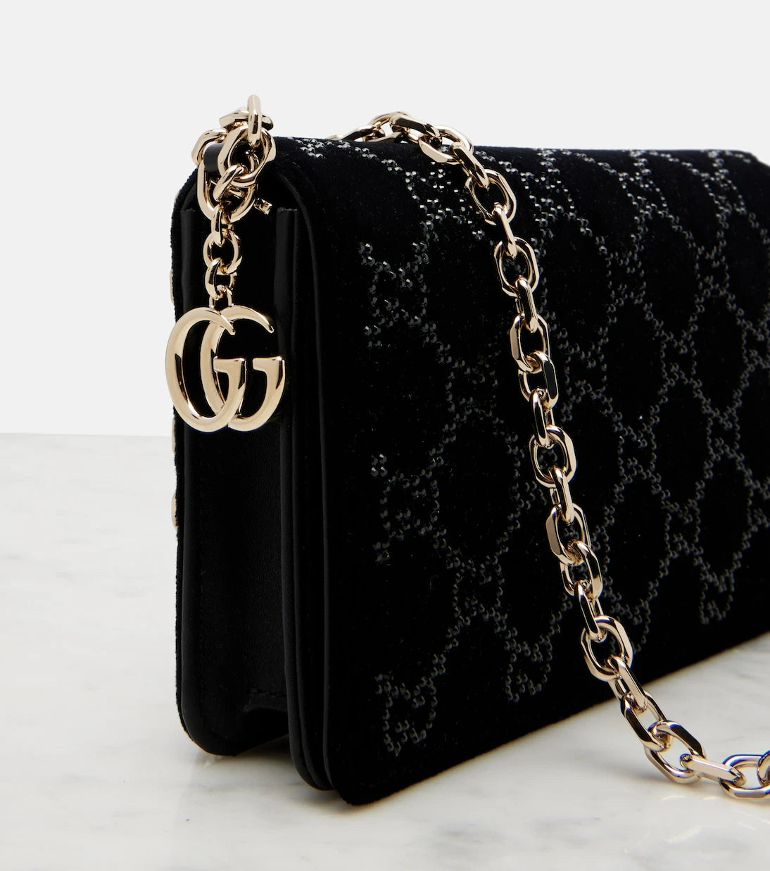 Gucci - محفظة مخملية GG كريستال مع سلسلة