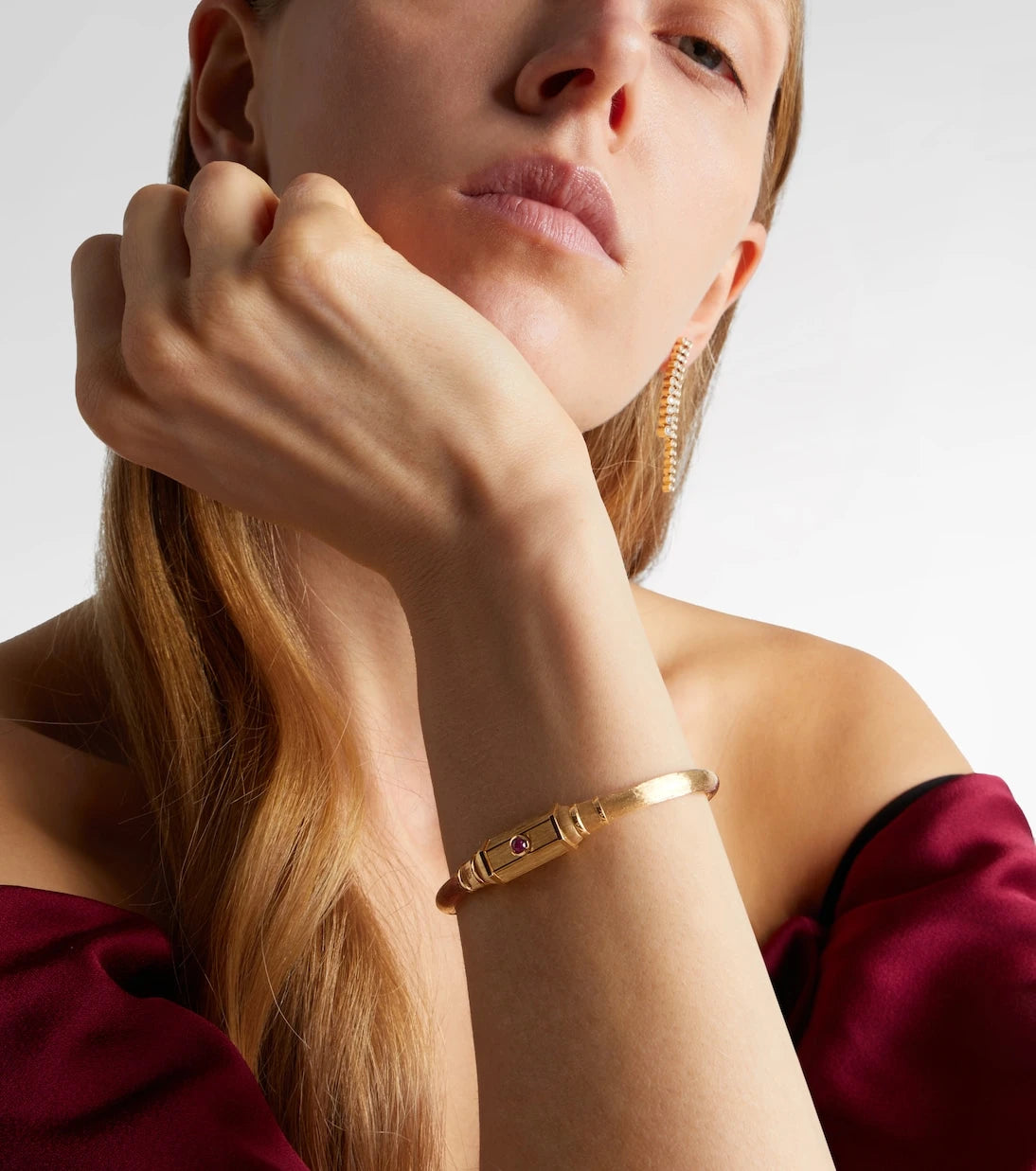 Marie Lichtenberg - Baby 18kt gold locket bangle with ruby