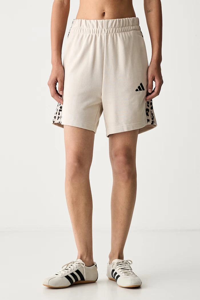 adidas pamuklu kadın eşofman şortu Leopard Pack