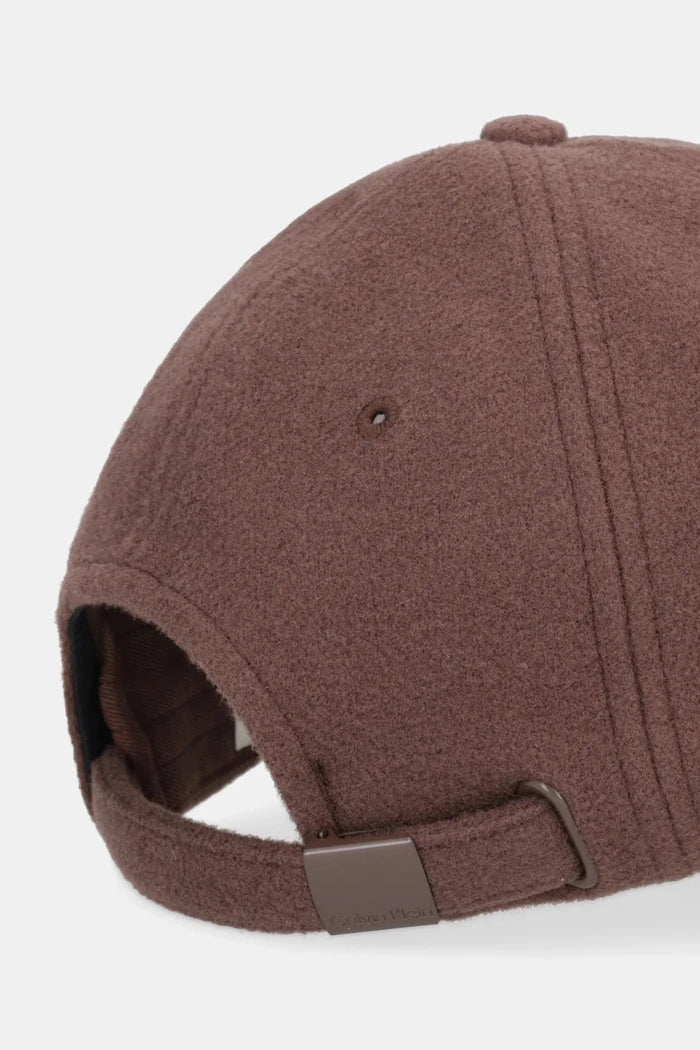 Шапка с козирка Calvin Klein