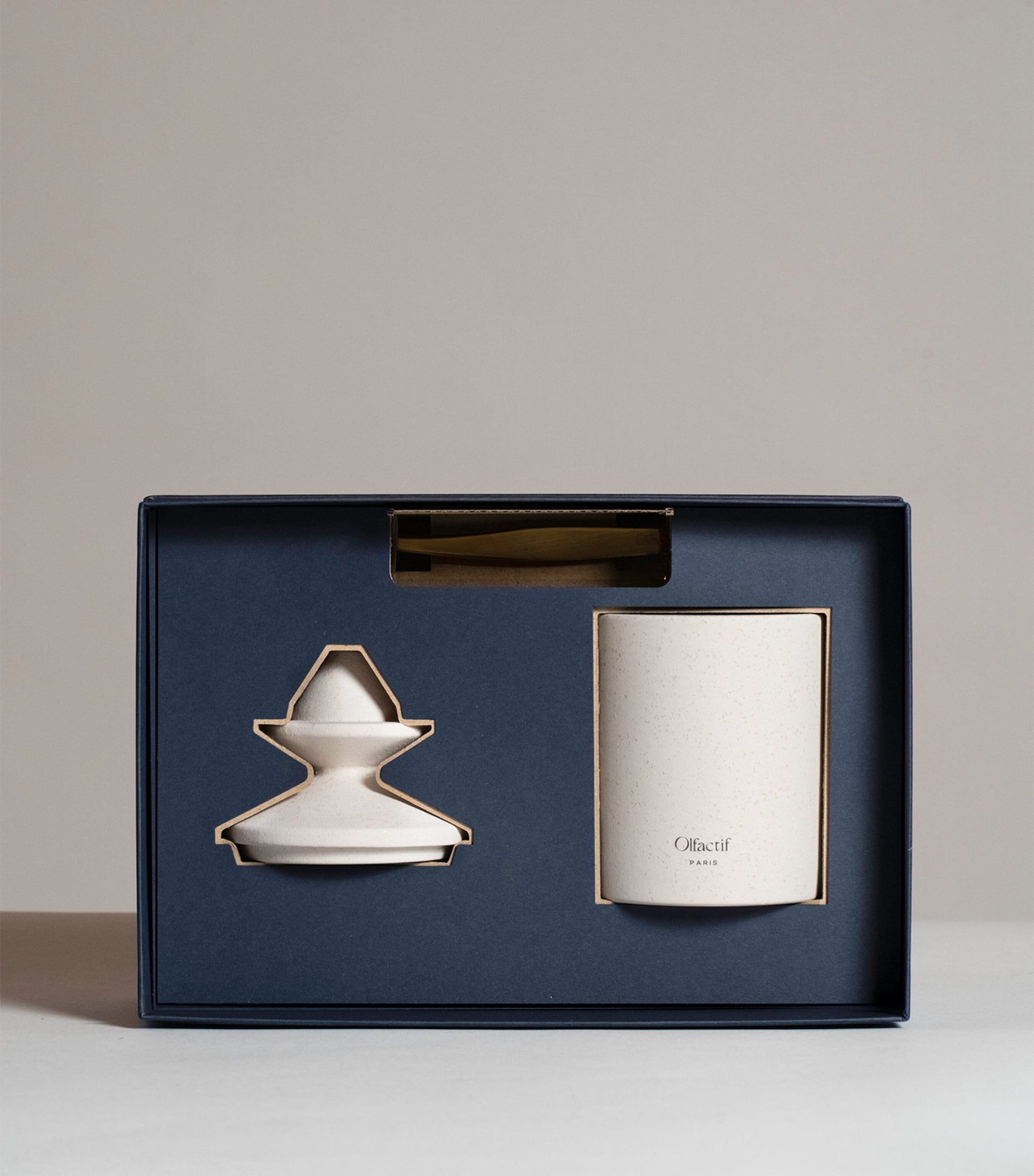 Olfactif Aries Waxed Wood Candle (240g)