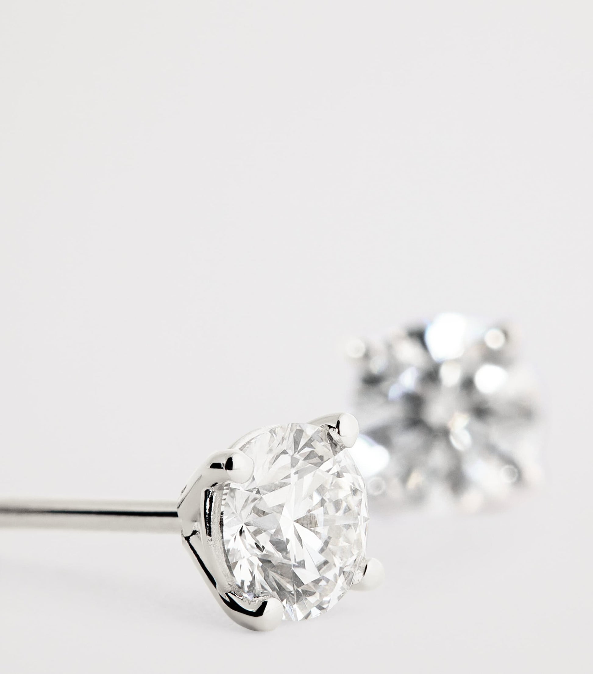 White Gold and Diamond Stud Earrings (0.50ctw)