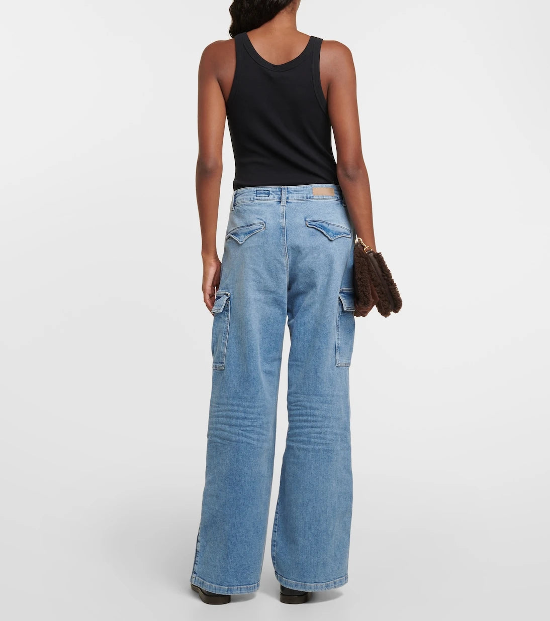 AG Jeans - جينز كارجو بقصة أرجل واسعة وخصرٍ عالٍ