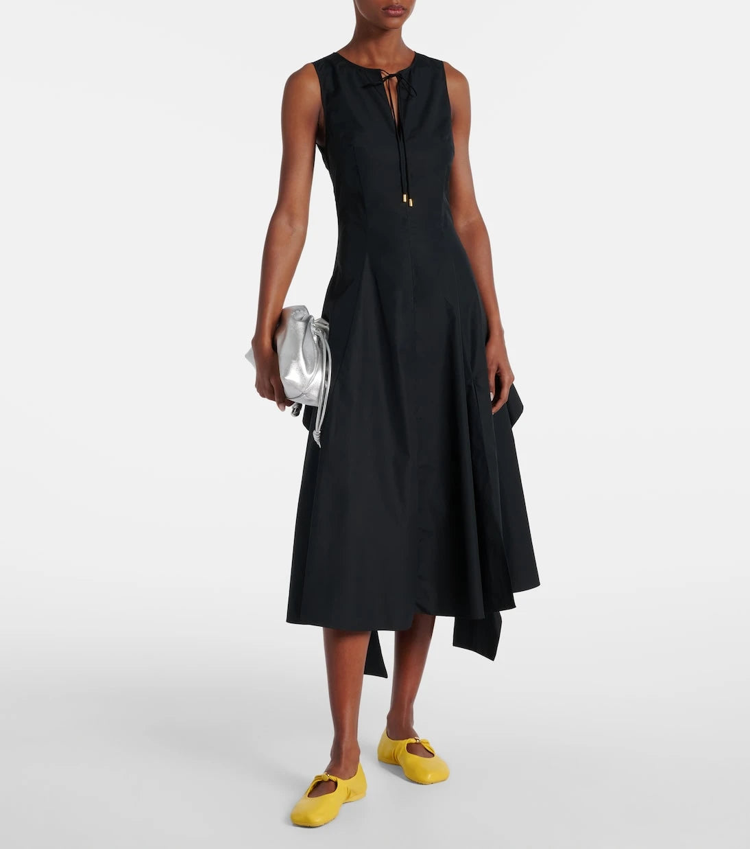 Loewe - حذاء ماري جين مسطح من جلد ناعم طراز Pebble