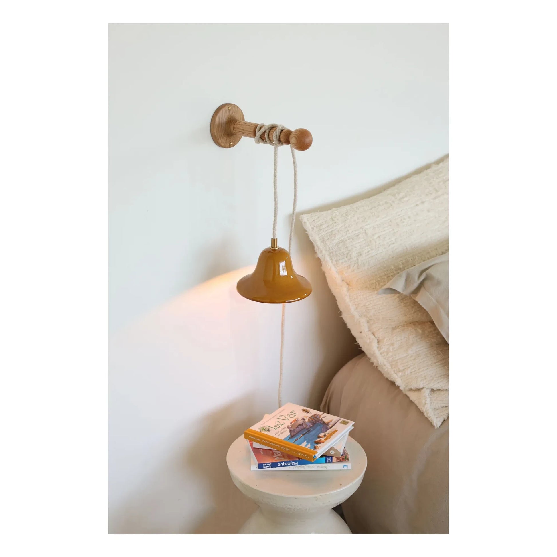 Masamé - Gigaro hand lamp | Honey