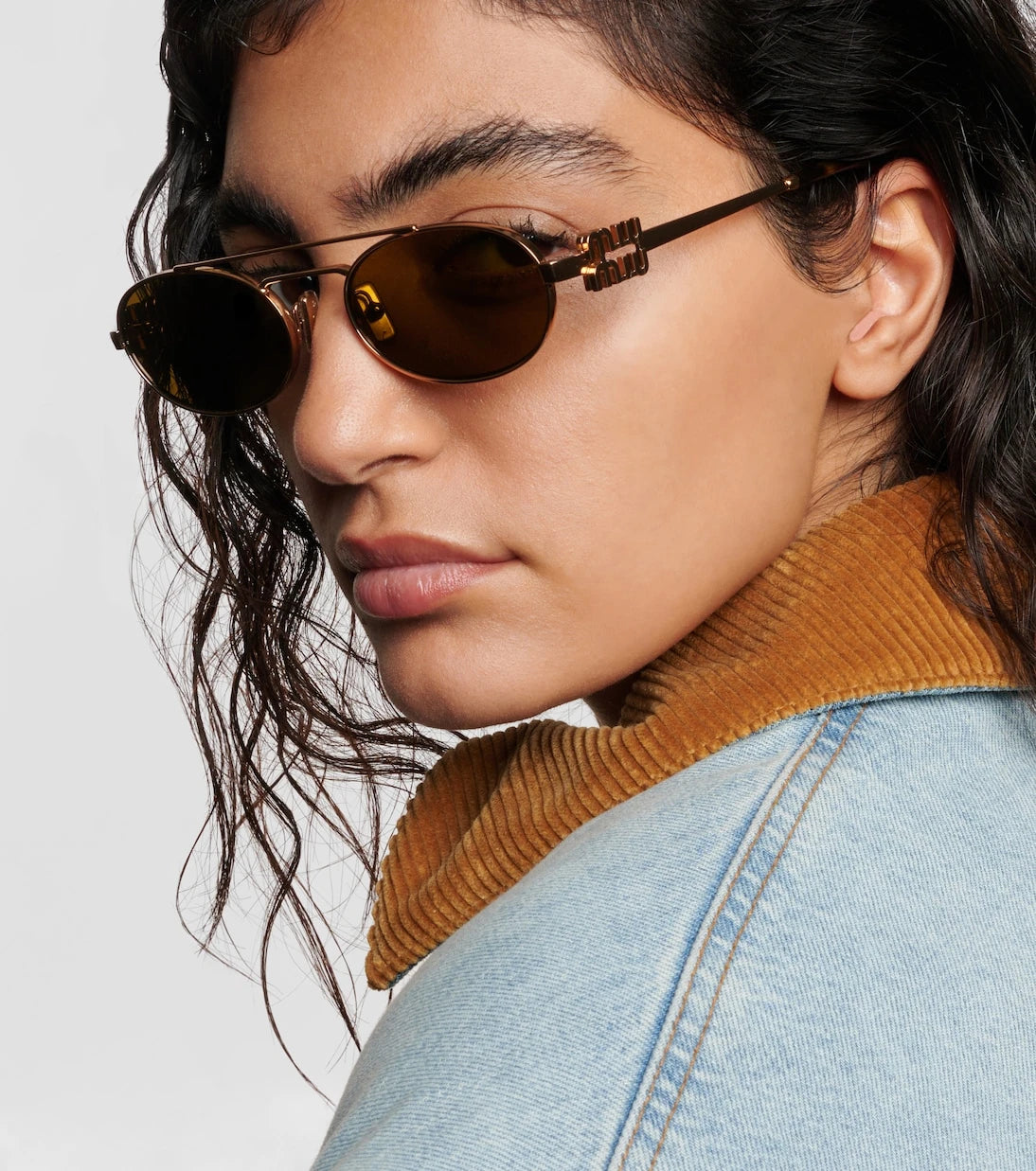 Miu Miu - نظارات شمسية بيضاوية بشعار