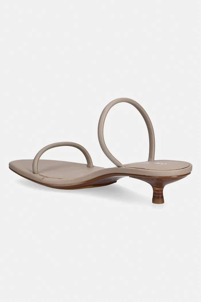 Calvin Klein deri ince topuklu sandalet KITT HEEL SNDL DOUBLE STRAP LTH