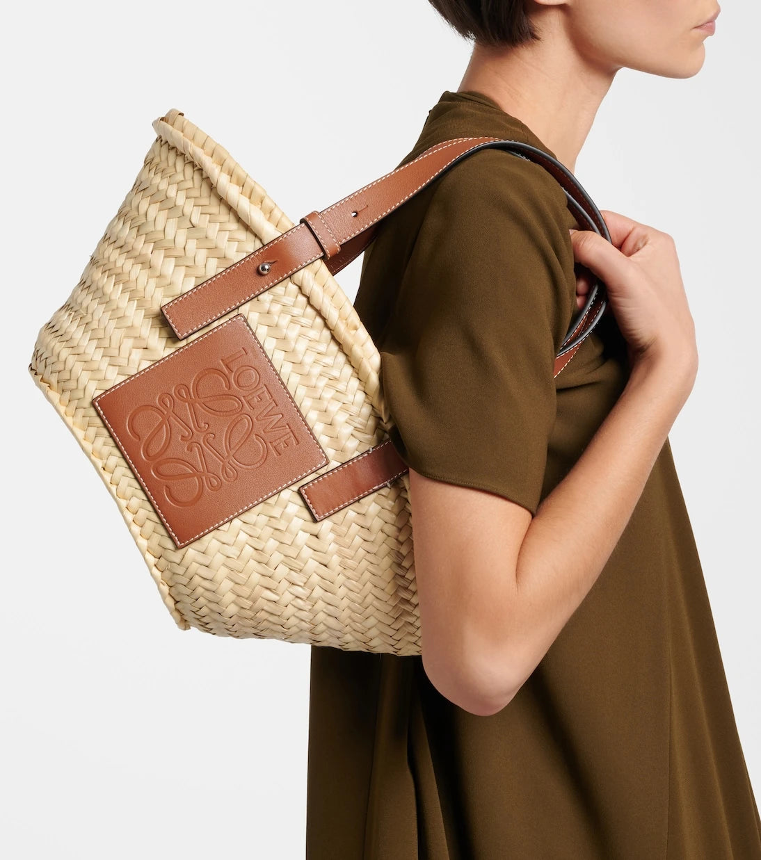 Loewe - حقيبة تسوق صغيرة منسوجة بحواف جلدية