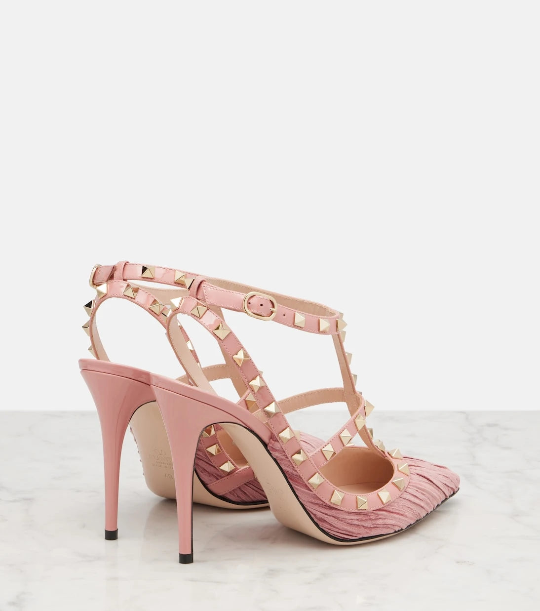 Valentino Garavani - حذاء Rockstud 100 بكعب عالٍ من المخمل والجلد