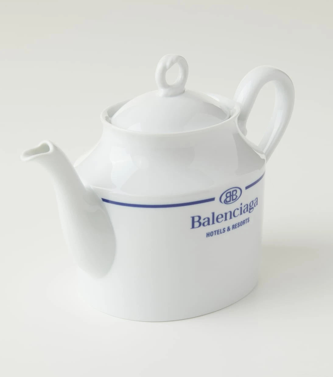 إبريق شاي من البورسلين بشعار Balenciaga - x Ginori 1735