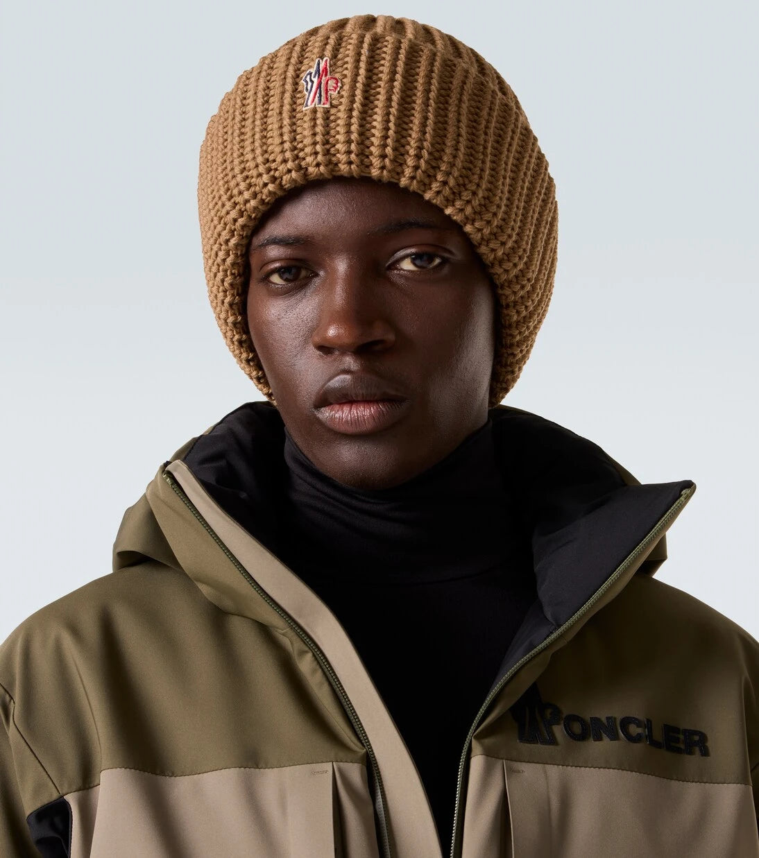 Moncler Grenoble - قبعة صغيرة من صوف الميرينو المضلع بشعار الماركة