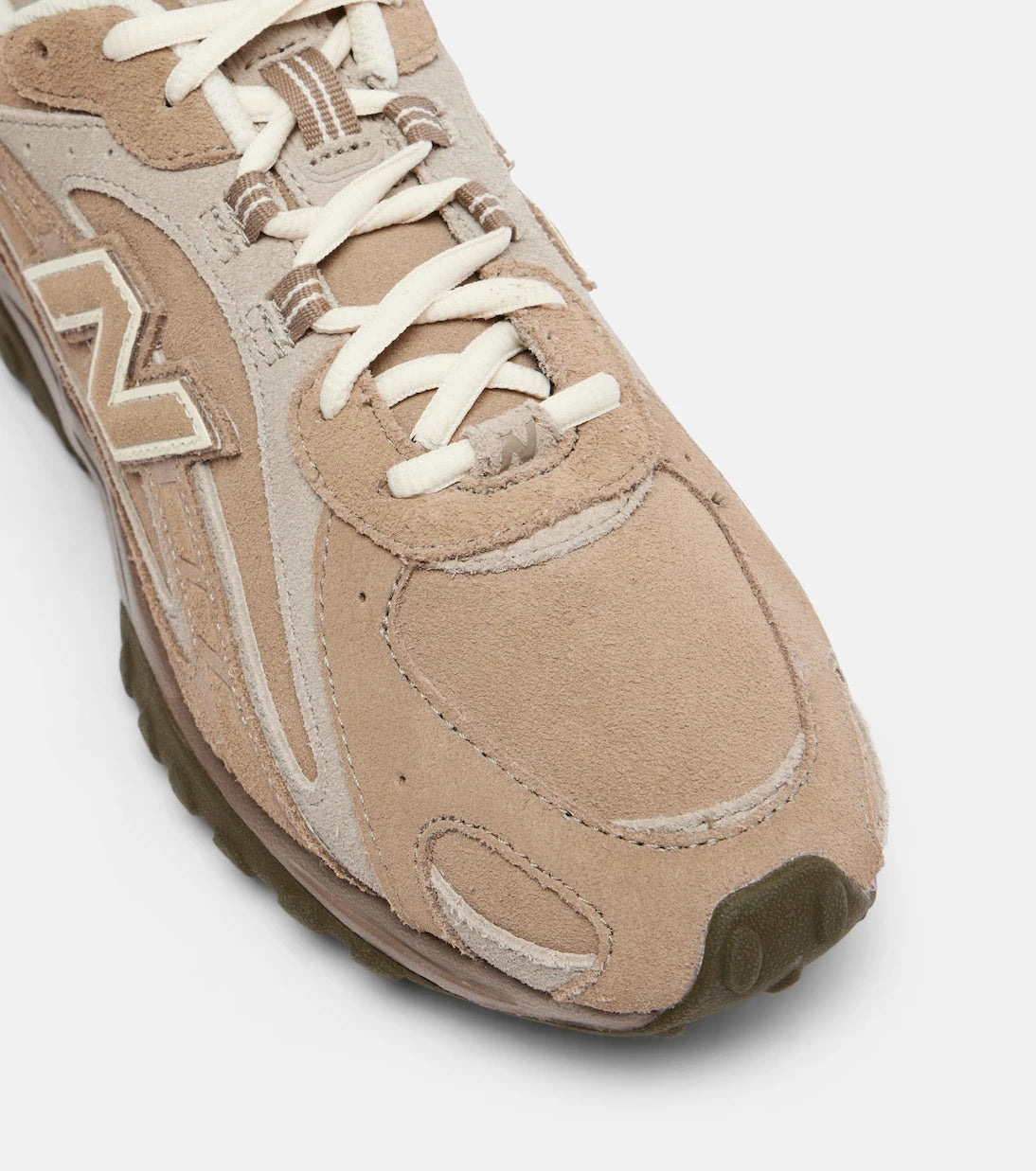 New Balance - حذاء رياضي من الجلد السويدي 204L