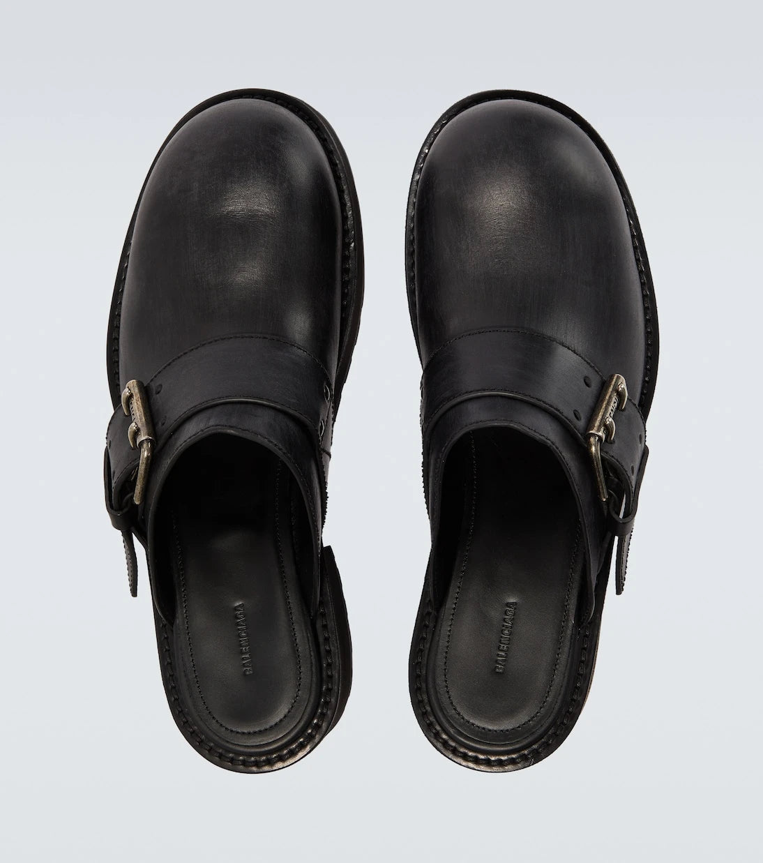 Balenciaga - حذاء البغل فينوم الجلدي