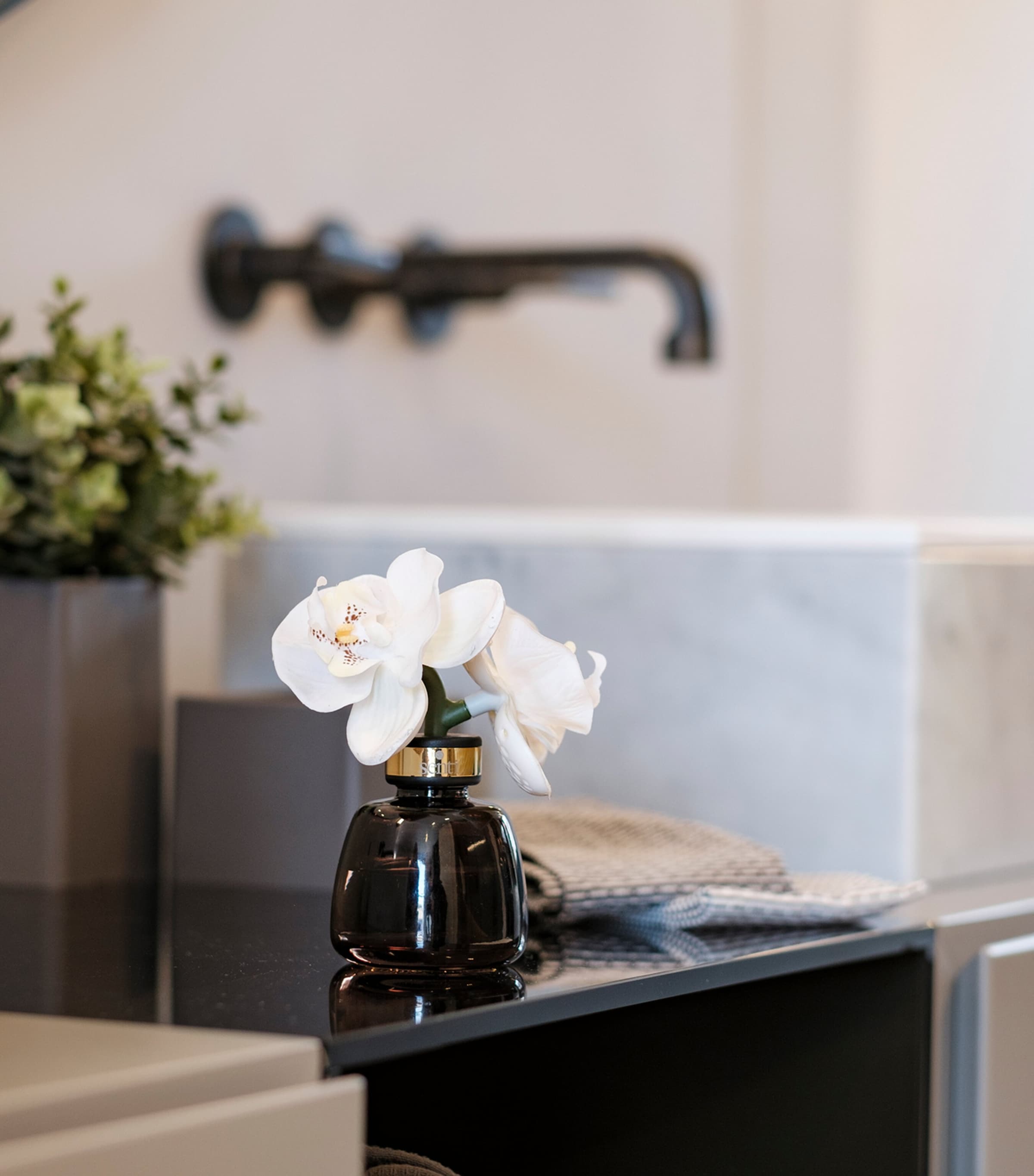 The Little Orchid White Flowers Diffuser (100ml)