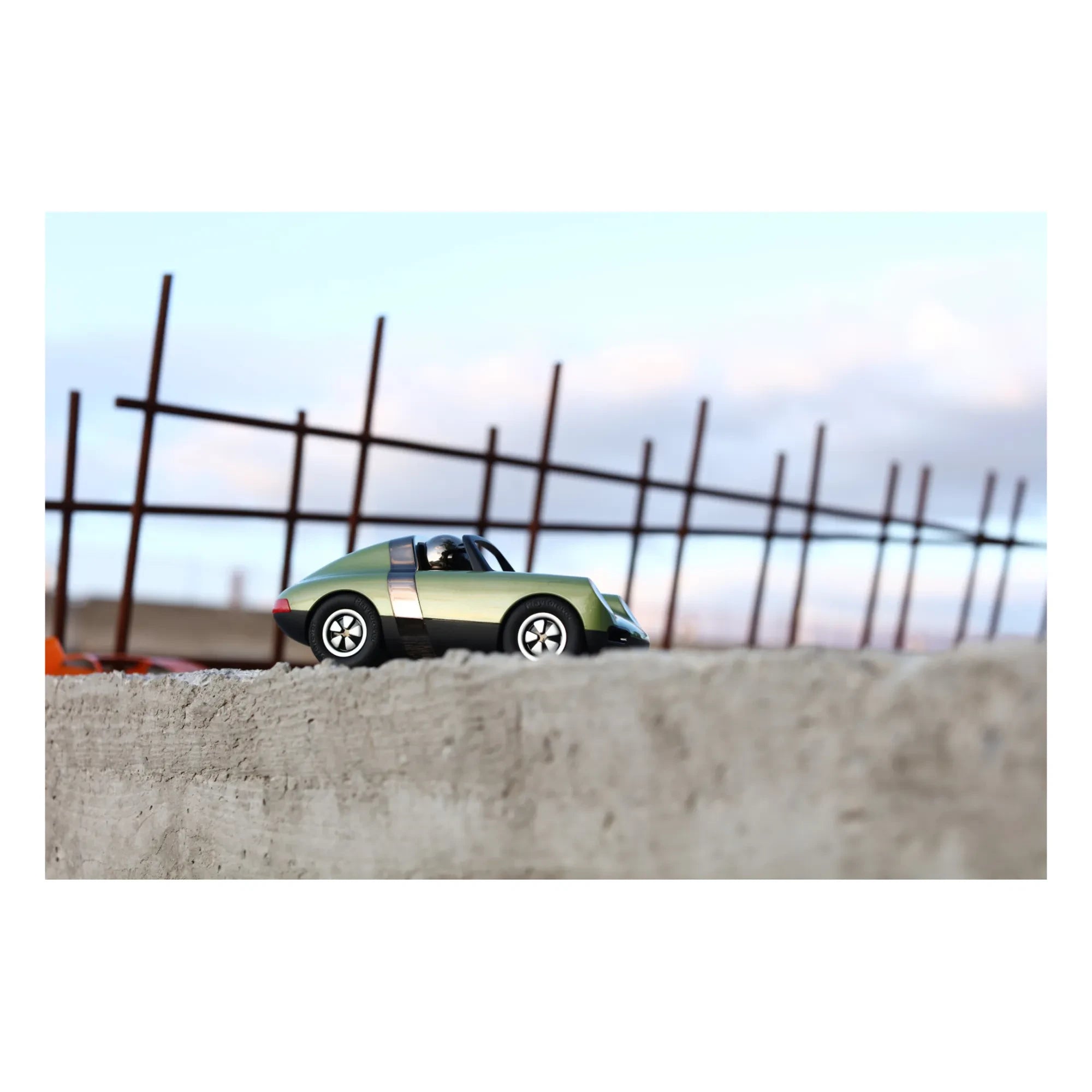 Playforever - Luft Car | Olive green