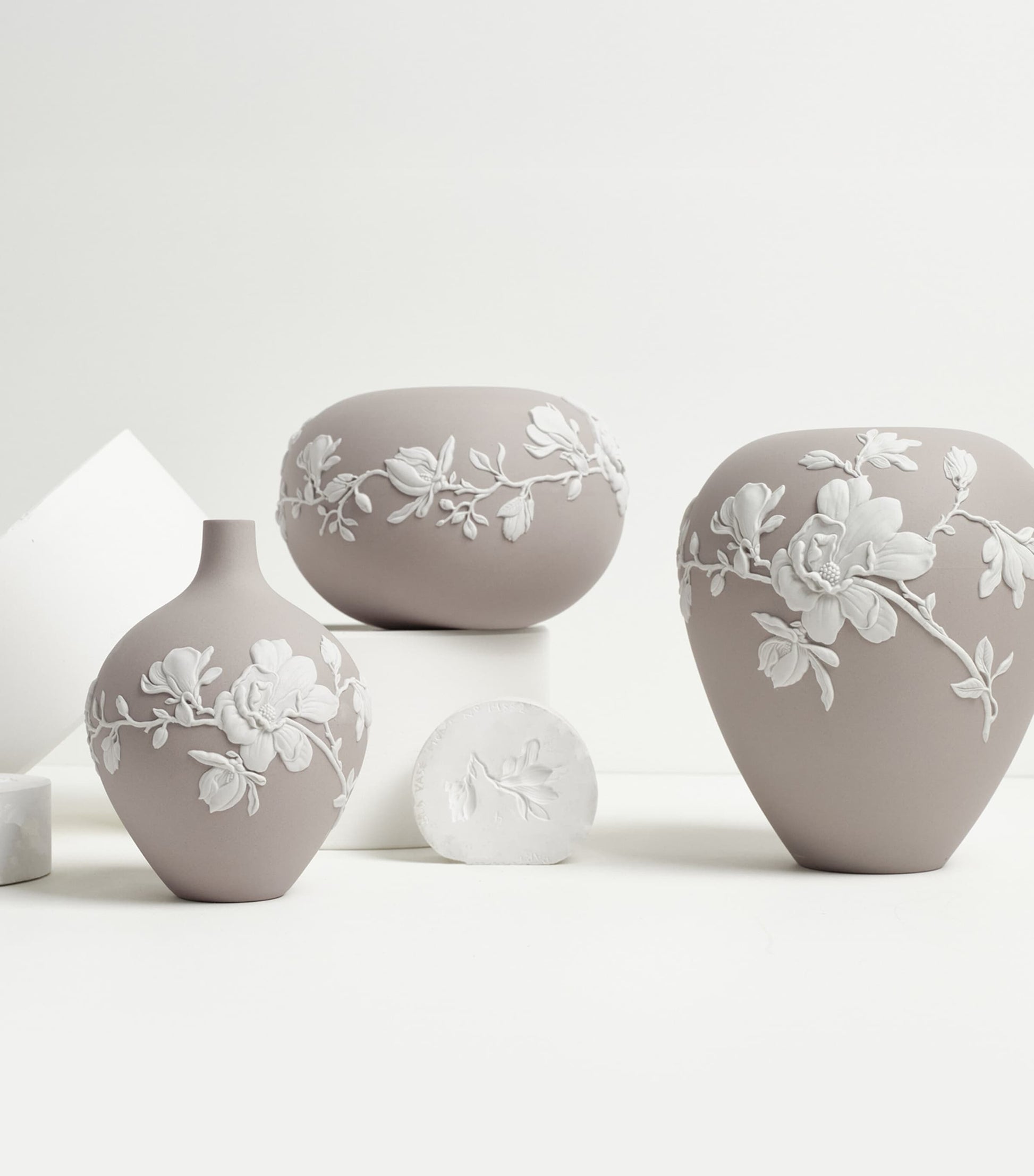 Magnolia Blossom Bud Vase (14cm)