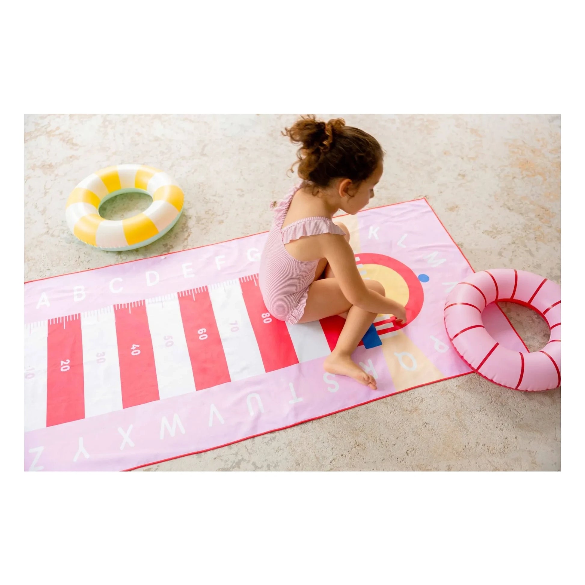 Quut - Phare Cœurs microfiber beach towel | Pink