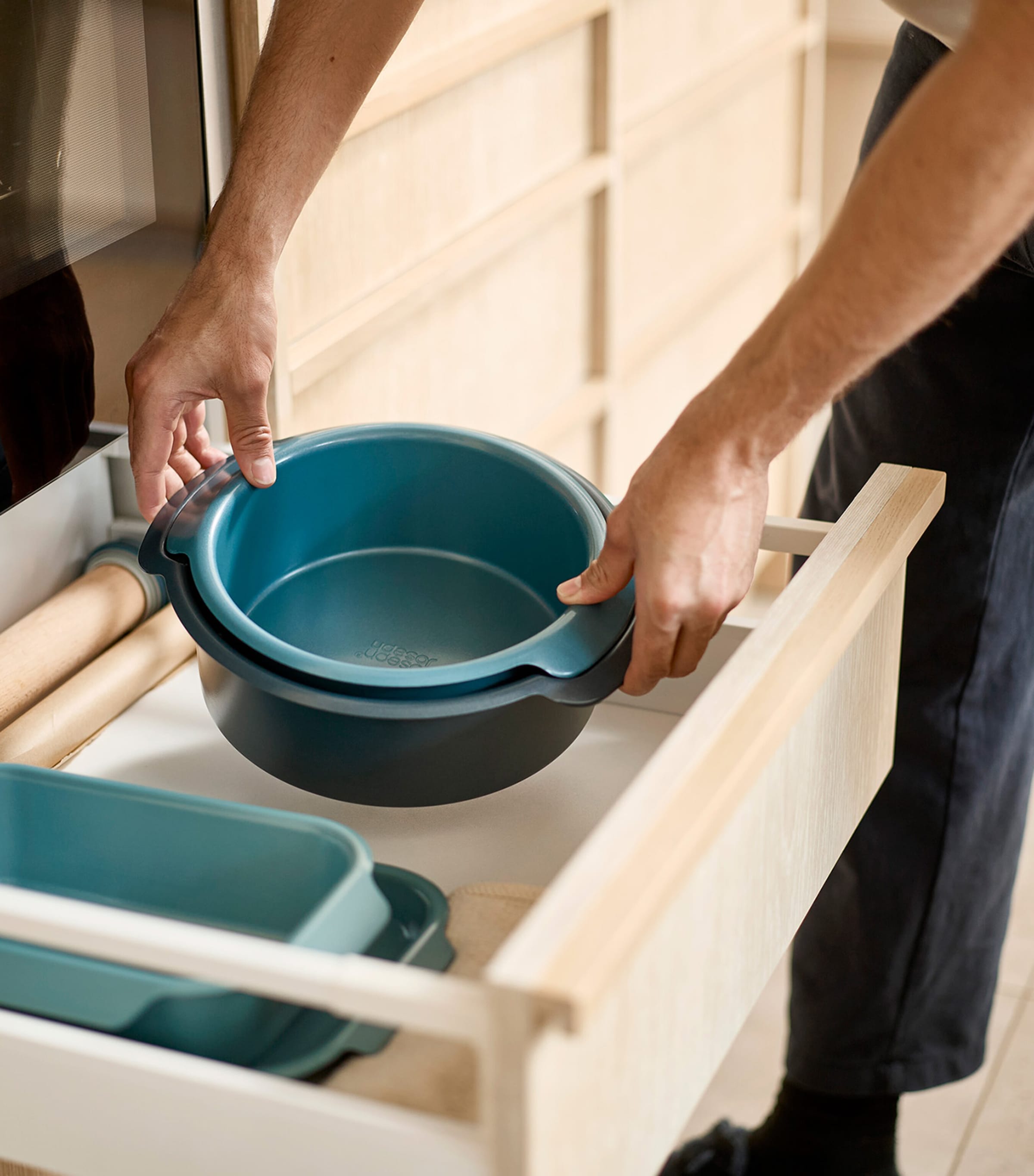 Set of 2 Non-Stick Nest Round Cake Tins