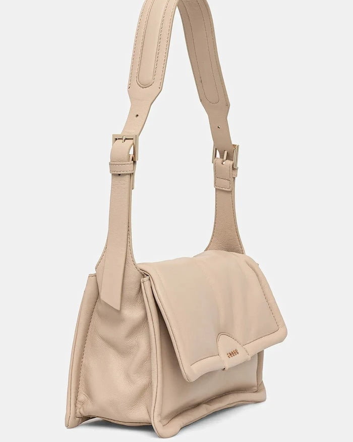Кожена чанта Guess EVA