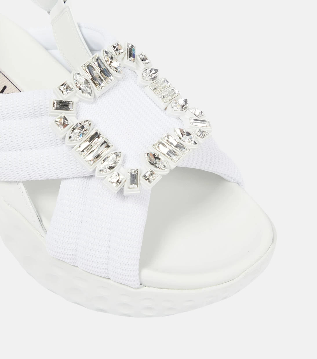 Roger Vivier - صنادل فيف رَن المرصعة بحزام خلفي